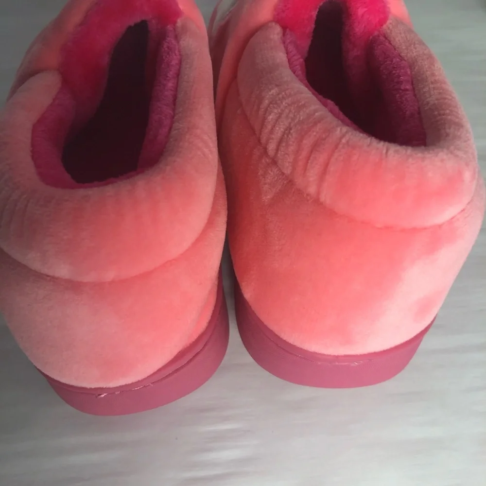 NWOT Girls Pink Slippers Euro Size 21/ US Size‎ 5.5